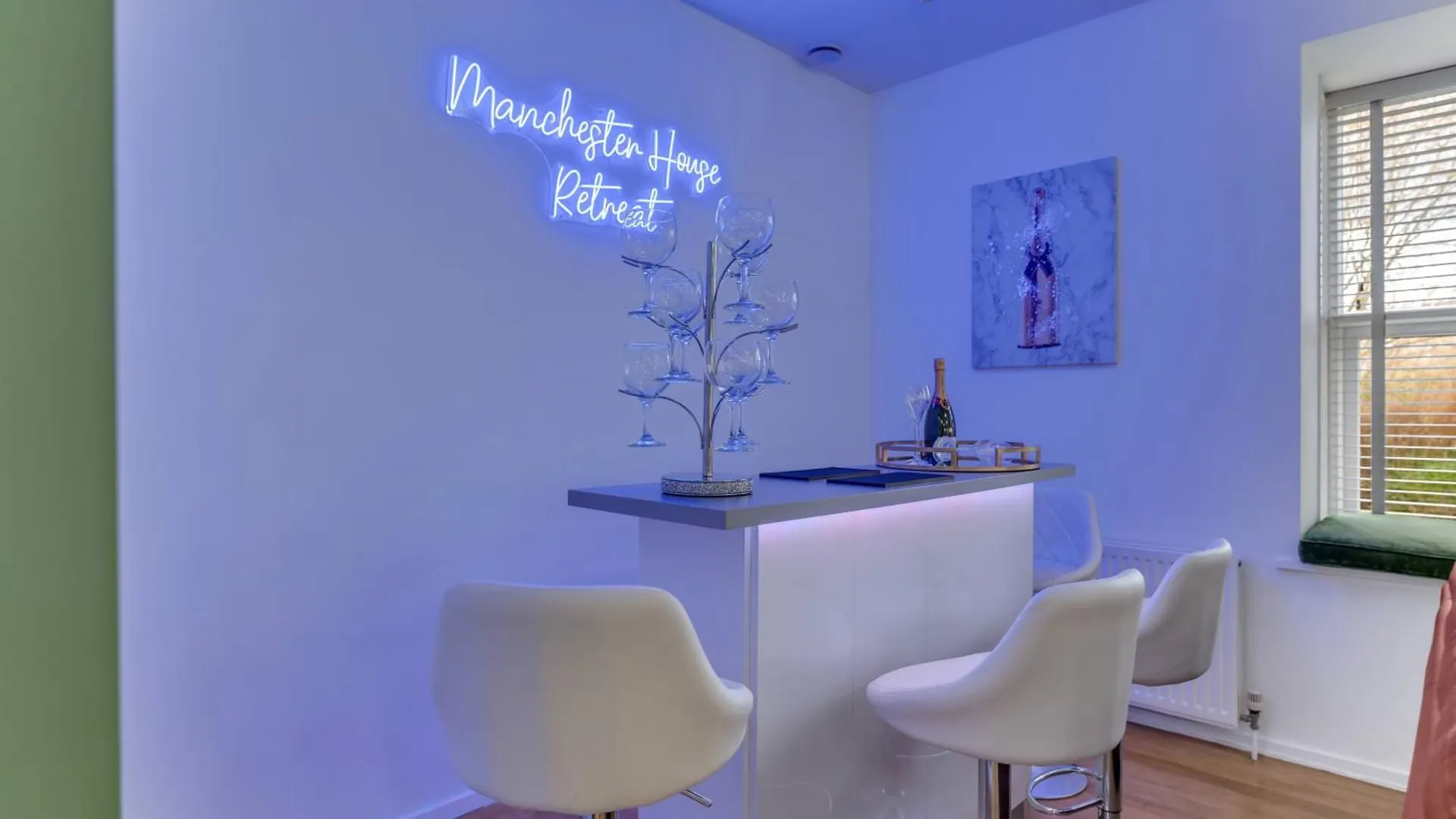 Manchester House Retreat - Sleeps 18 Holiday home