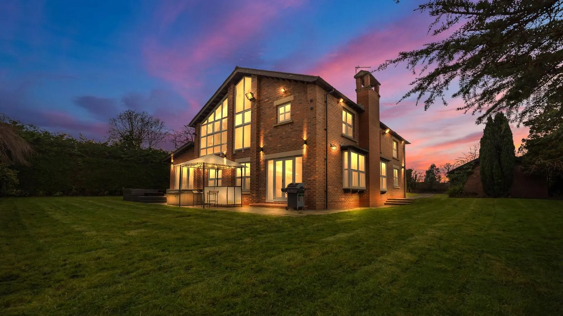 Manchester House Retreat - Sleeps 18 United Kingdom