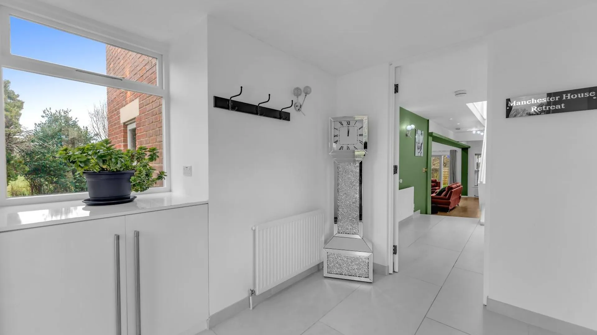 Manchester House Retreat - Sleeps 18
