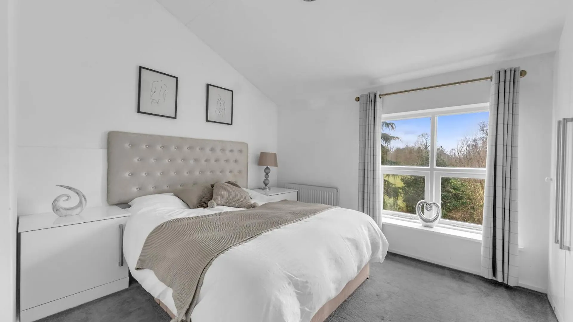 Manchester House Retreat - Sleeps 18