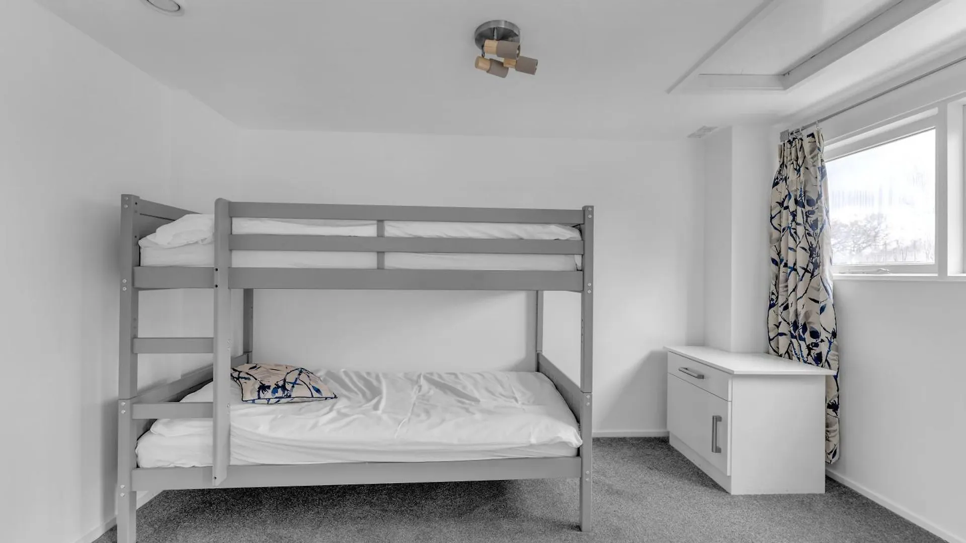 Manchester House Retreat - Sleeps 18 0*,