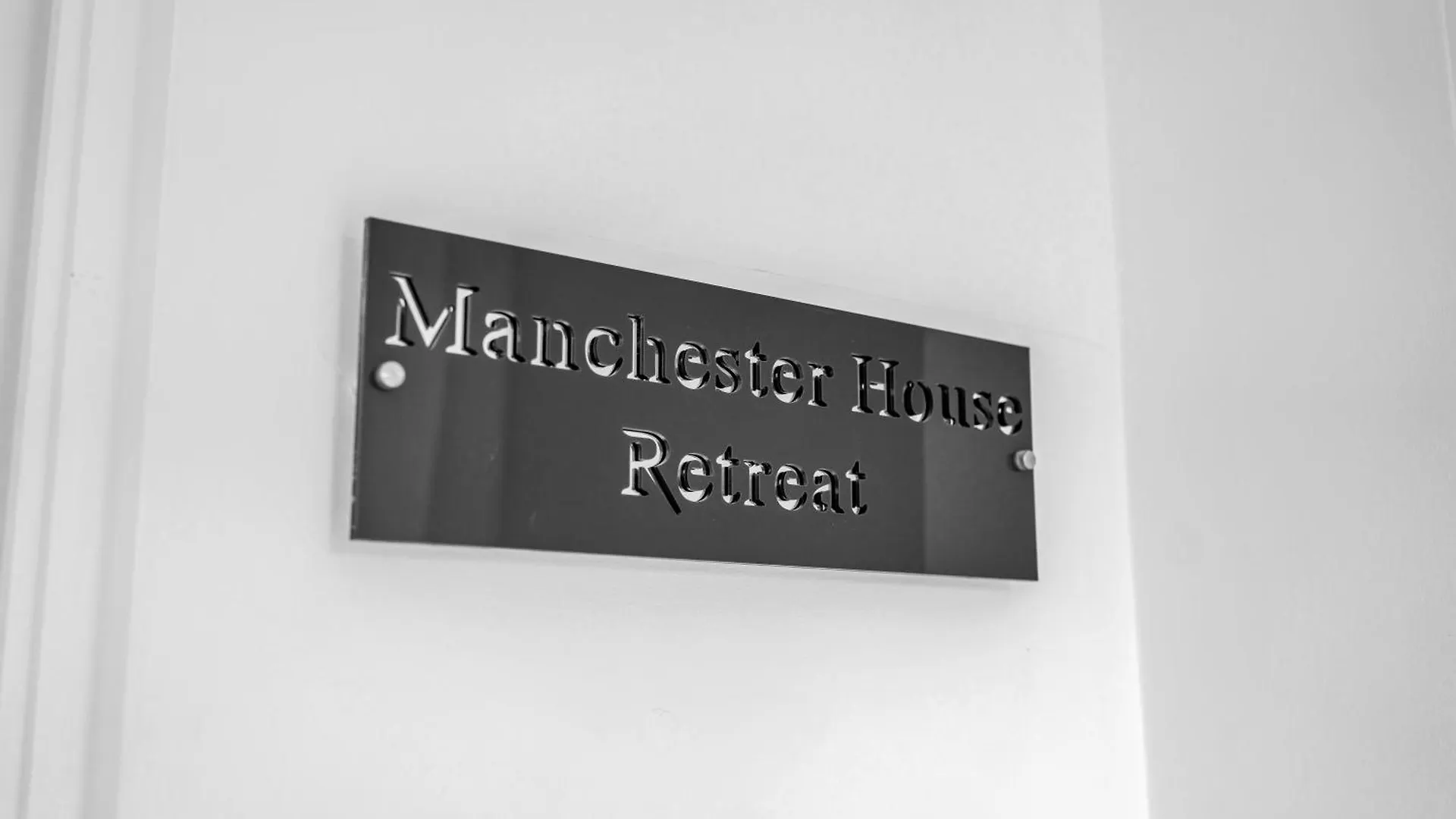 Manchester House Retreat - Sleeps 18 Holiday home